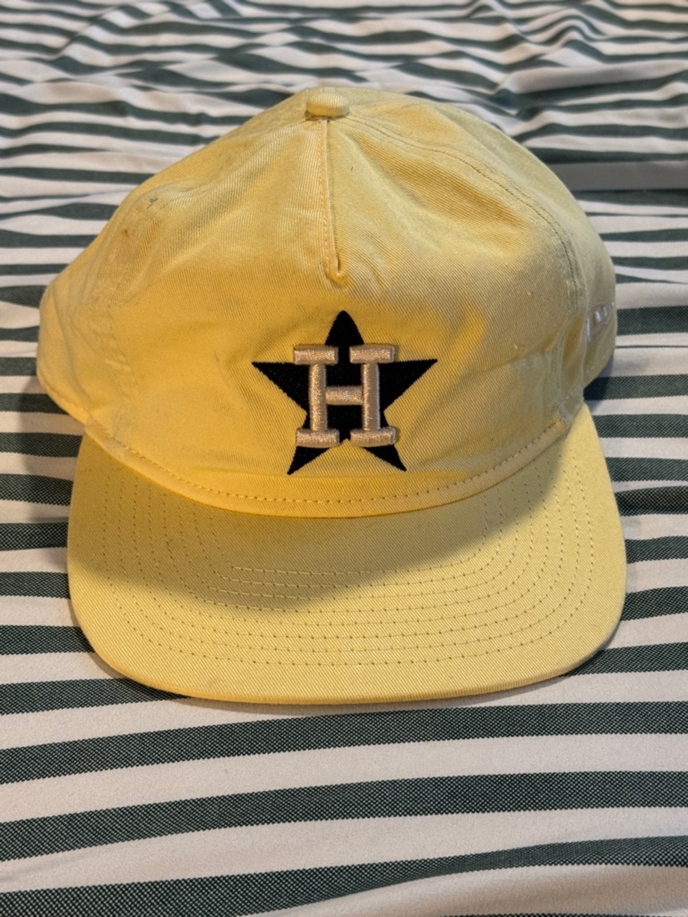 New Era - Houston Astros - Yellow Golfer Cap with Black logo